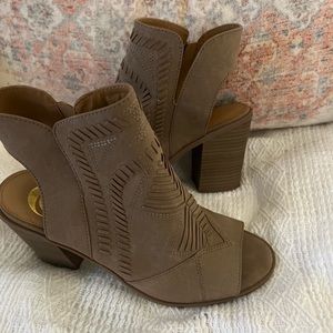 CHARMING CHARLIE Beige Ankle Booties